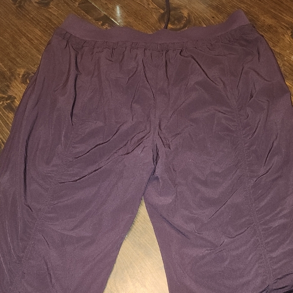 Athleta Attitude Lined Jogger Pants Women’s Size 12 Tall Plum Burgundy Warm Line - Picture 3 of 4